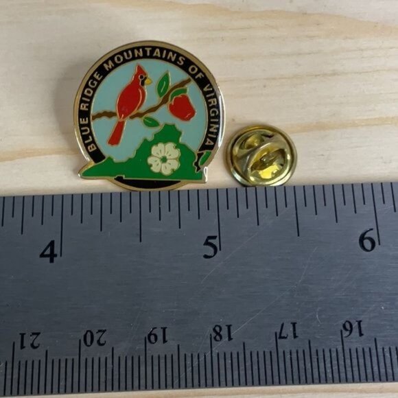 Blue Ridge Mountains Of Virginia Cardinal Pin Badge - Picture 2 of 3